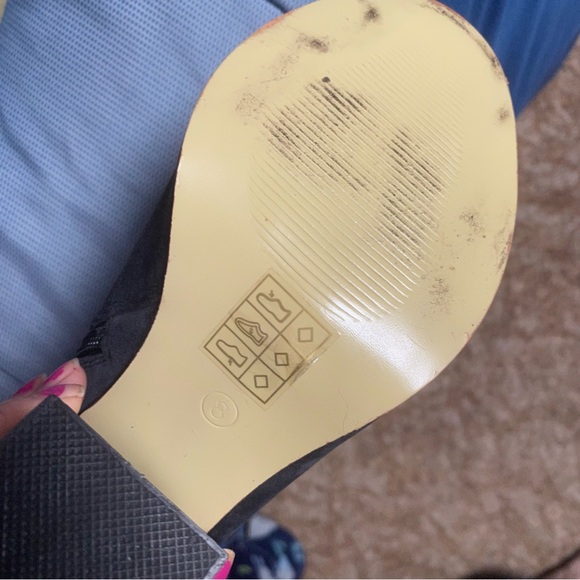 Nelly Lace-Up Heeled Sandals - Picture 10 of 15